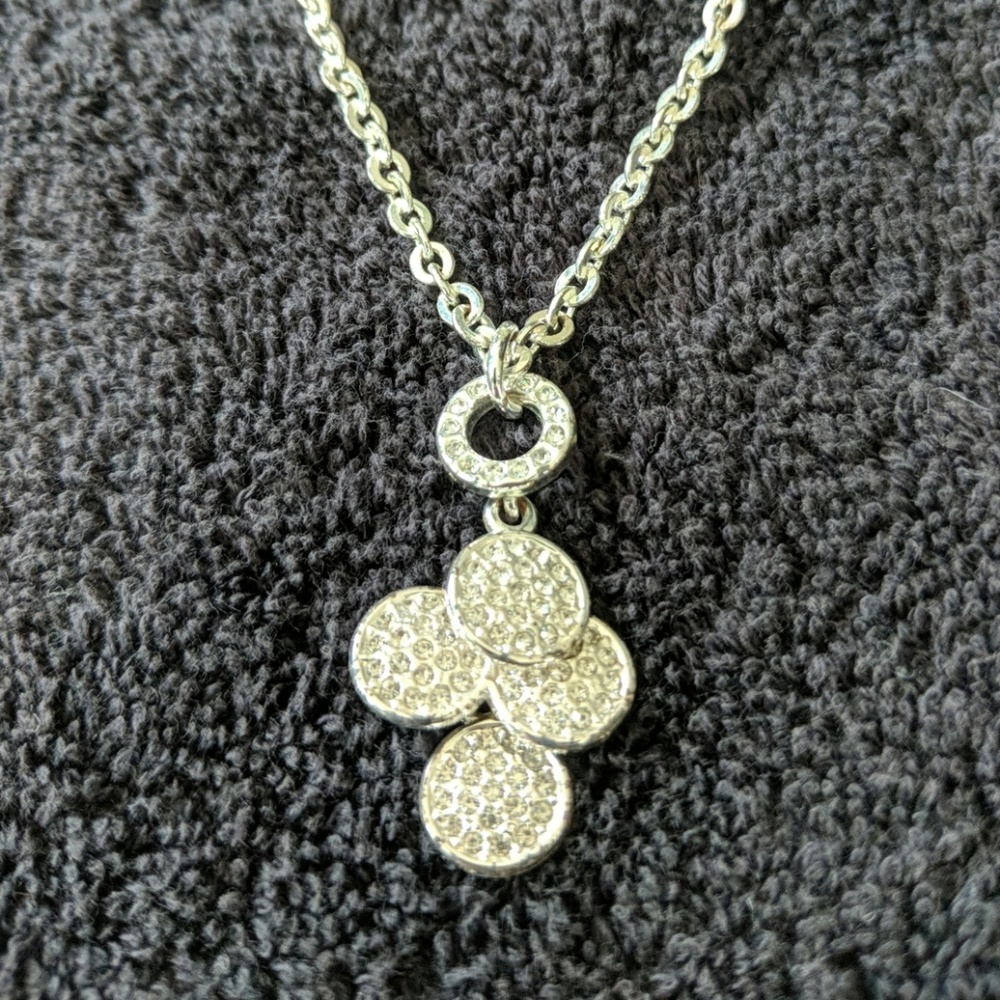Hinged crystal pendant necklace